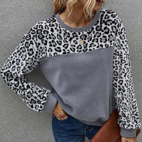 Sweaters - NWT XL Gray Leopard Print Fleece Sweatshirt